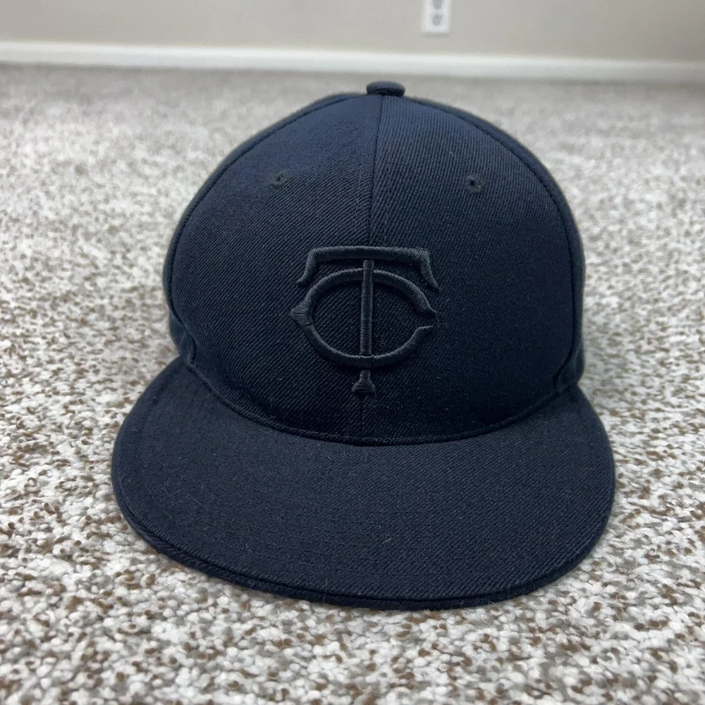 Minnesota Twins Hat Cap Fitted Mens 7 3/8 Navy MLB Baseball TC Logo Blackout‎